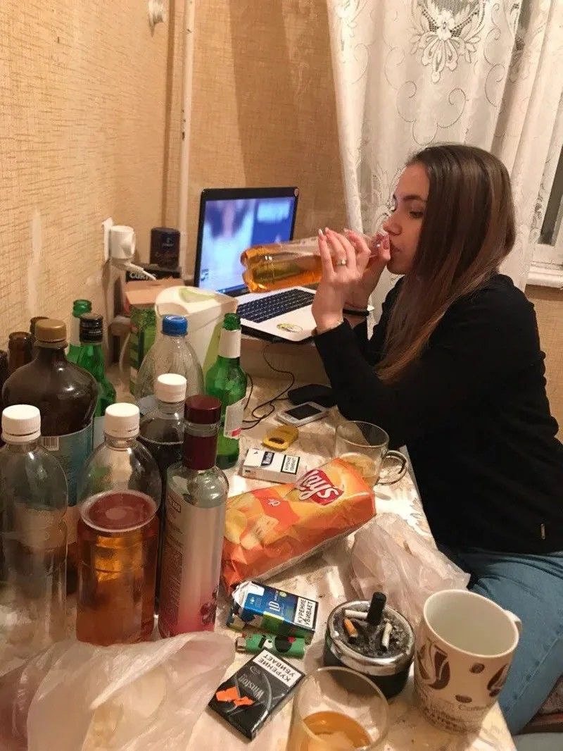 Фото Алкоголя В Руках У Девушки Фото Алкоголя В Руках У Девушки