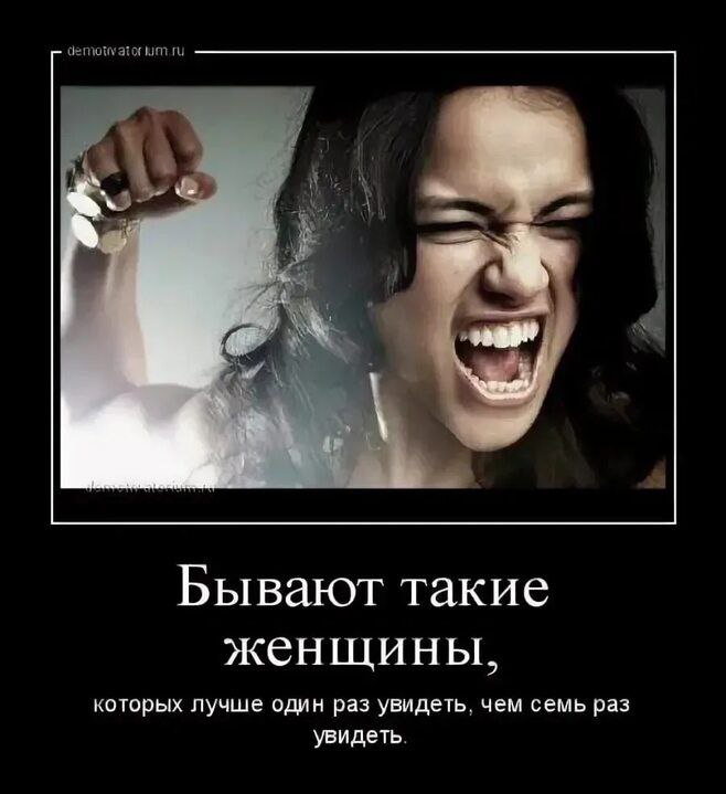 Четыре немецкие бабы гладят мужика по яйцам и шутят над ним